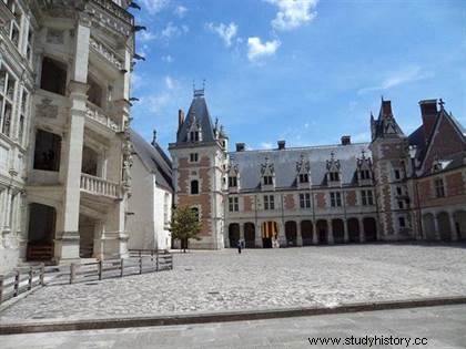 독특한 이야기를 지닌 블루아 성(Château de Blois) 