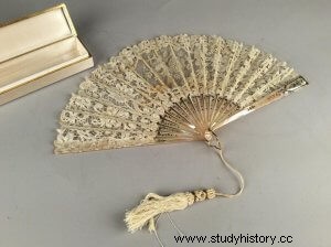 팬의 역사와 전 세계의 언어 