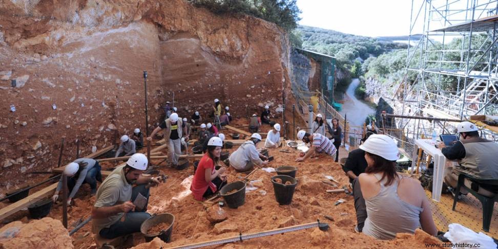 발굴 캠페인은 Sierra de Atapuerca 유적지에서 시작됩니다. 