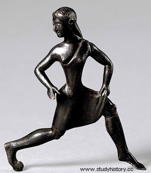 もし女性が参加することを禁じられたら、どうやって古代オリンピックで女性が優勝できるでしょうか？ 