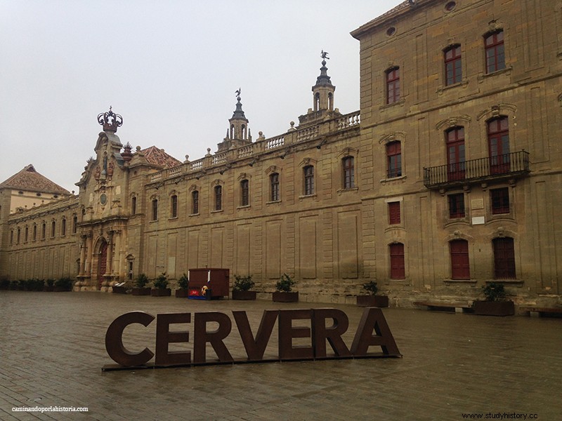 논란의 여지가 있는 Felipe V의 Cervera 시 선물 