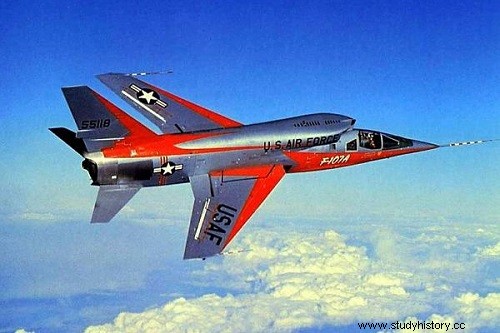 북미 YF-107 울트라 세이버 