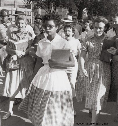 Little Rock Nine 중 한 명인 Elizabeth Eckford 