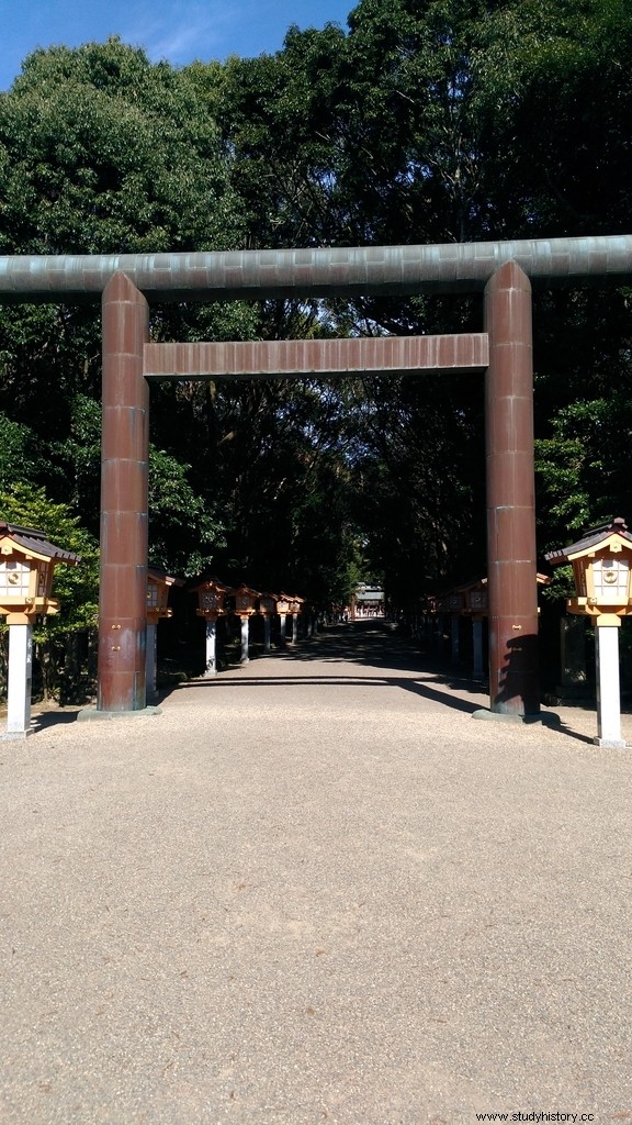 初代天皇「神武天皇」は実在するのか？天皇陛下を祀る宮崎神社、ウガヤフキアエズを祀る鵜戸神社、彦吹デミ尊を祀る青島神社に行ってきました。 