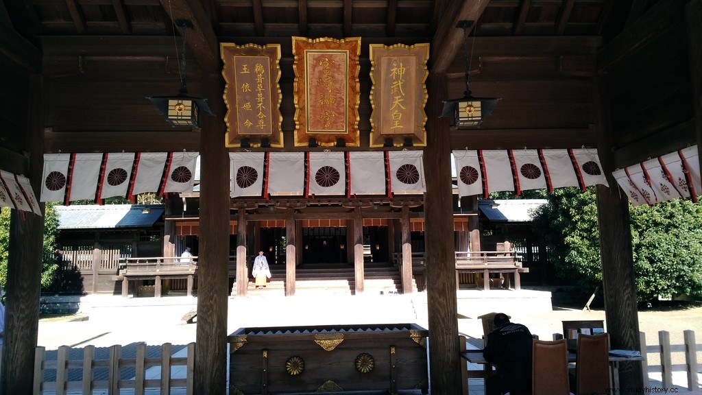 初代天皇「神武天皇」は実在するのか？天皇陛下を祀る宮崎神社、ウガヤフキアエズを祀る鵜戸神社、彦吹デミ尊を祀る青島神社に行ってきました。 