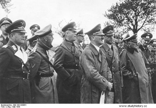 ¿Qué clase de jefe era Adolf Hitler?