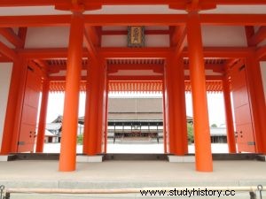 【天皇に関する疑問】天皇・皇帝・ローマ法王の違いを簡単に紹介！ 