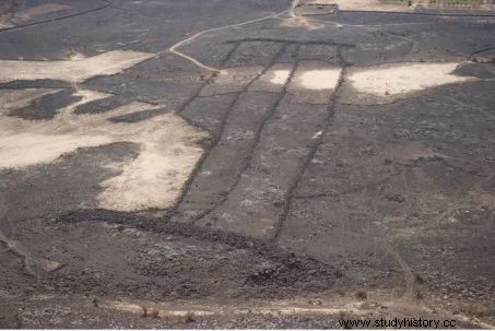 サウジアラビアの謎めいた石造建造物の記念碑的カルト 