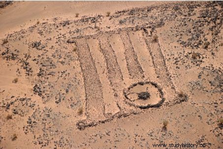 サウジアラビアの謎めいた石造建造物の記念碑的カルト 
