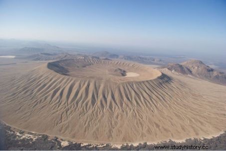 サウジアラビアの謎めいた石造建造物の記念碑的カルト 