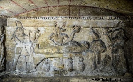 エジプト:2000年前のカタコンベが地下水からついに保存される 