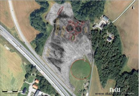 ノルウェーで珍しいバイキングの墓船発見 