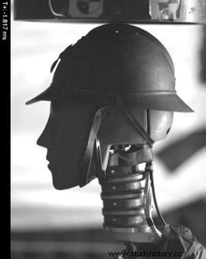 第二次世界大戦時のヘルメットは部分的に今日のヘルメットに匹敵する 