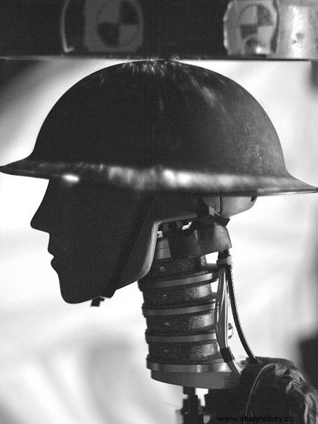 第二次世界大戦時のヘルメットは部分的に今日のヘルメットに匹敵する 