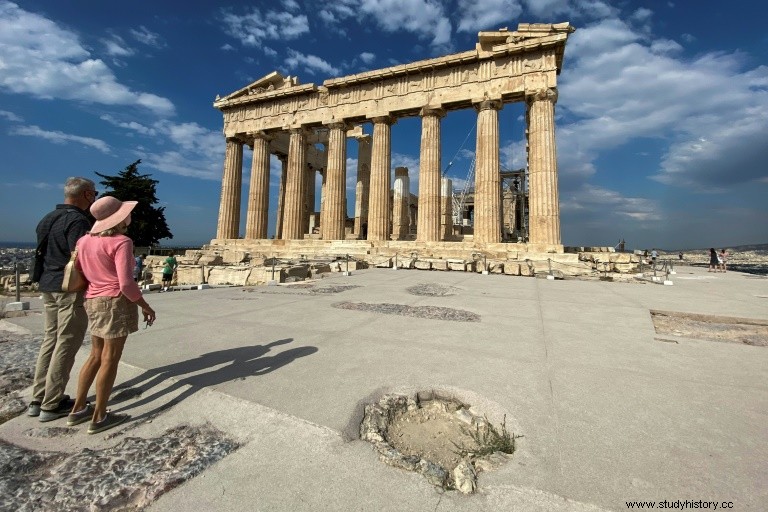 アテネのアクロポリスの改修：ギリシャの国境を越えた論争 
