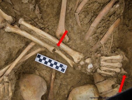 1,500年前の中国の墓で抱き合う愛するカップルを考古学者が発見 