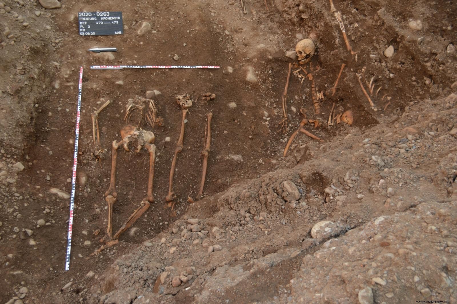 フライブルク・イム・ブライスガウで発見されたハンセン病患者の墓地は、中世の伝染病患者の恐ろしい運命を思い出させる 
