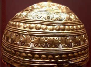 ガリシアで発見された機能不明の青銅器時代の物体、レイロの兜 