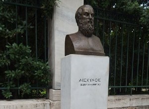 기원전 472년에 아이스킬로스(Aeschylus)가 쓴 페르시아인(Persians)은 현존하는 가장 오래된 희곡이다. 
