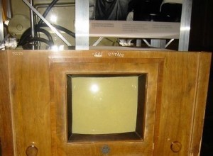 戦前、ポーランドにはテレビ、つまり電気の目を備えたテレスーパーヘテロダインテレビがありました。 