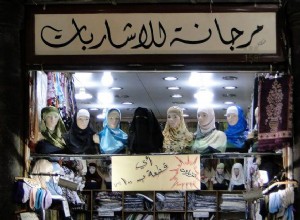 なぜイランの女性は奴隷のように扱われるのでしょうか? 