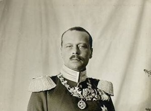 In this plane crash, almost the entire royal family died, which led to the fall of the dynasty 
