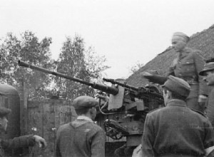 反政府勢力ワルシャワに対する血なまぐさい報復。アコウシーが親衛隊突撃連隊を叱責 