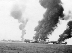 불이 붙은 Junkers. 루프트바페와 싸우고 있는 본국군 