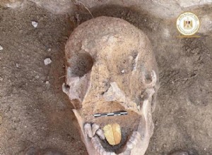 Египет:Археологи обнаружили 2000-летнюю мумию с золотым языком 