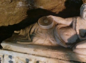 エトルリア人の墓が手付かずで発見される 