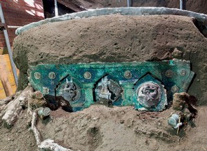 A Roman chariot hidden under the ashes 