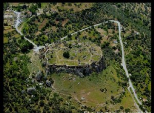 ギリシャの詩が刻まれた石碑がトルコで発見 